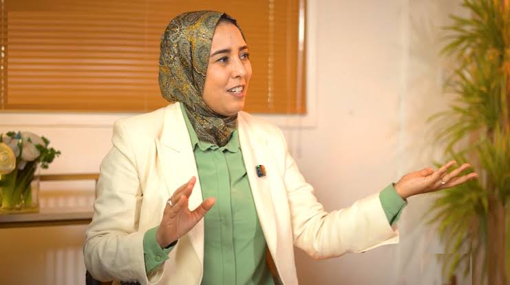 ماء العينين تدعو أخنوش إلى تدارك أزمة قانون المحاماة وإحالته مجدداً على المحكمة الدستورية