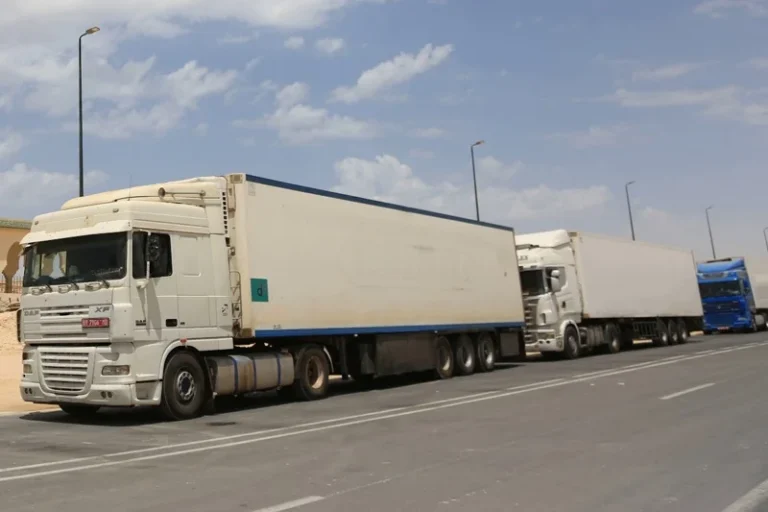 بعد الزيادة الجديدة في أسعار المحروقات.. مهنيّو النقل يصعّدون مطالبهم والحكومة أمام اختبار جديد