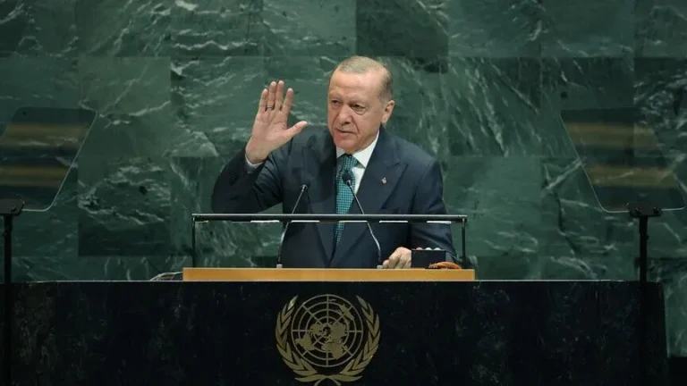 أردوغان يدعو الدول المترددة إلى الاعتراف بفلسطين وينتقد غياب عباس عن الأمم المتحدة