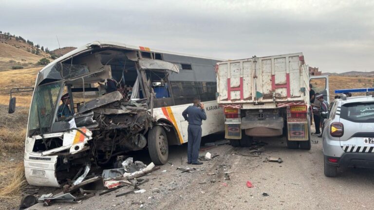 خنيفرة.. 28 مصاباً في اصطدام شاحنة بحافلة لنقل المسافرين