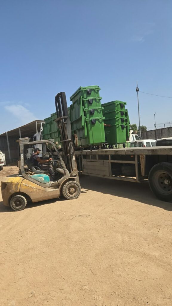 رئيس جماعة المجاطية بإقليم مديونة عبد الحق كمال يجدد أسطول حاويات الأزبال في خطوة جريئة