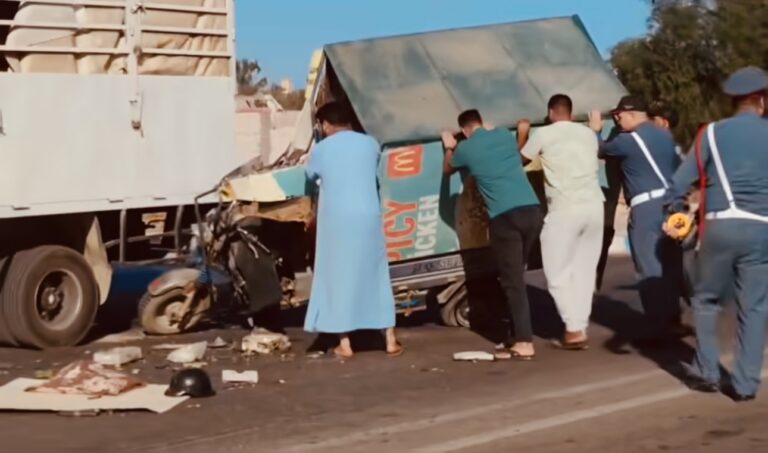 الشماعية.. اصطدام قوي بين شاحنة و«تريبورتور» يصيب شخصاً بجروح