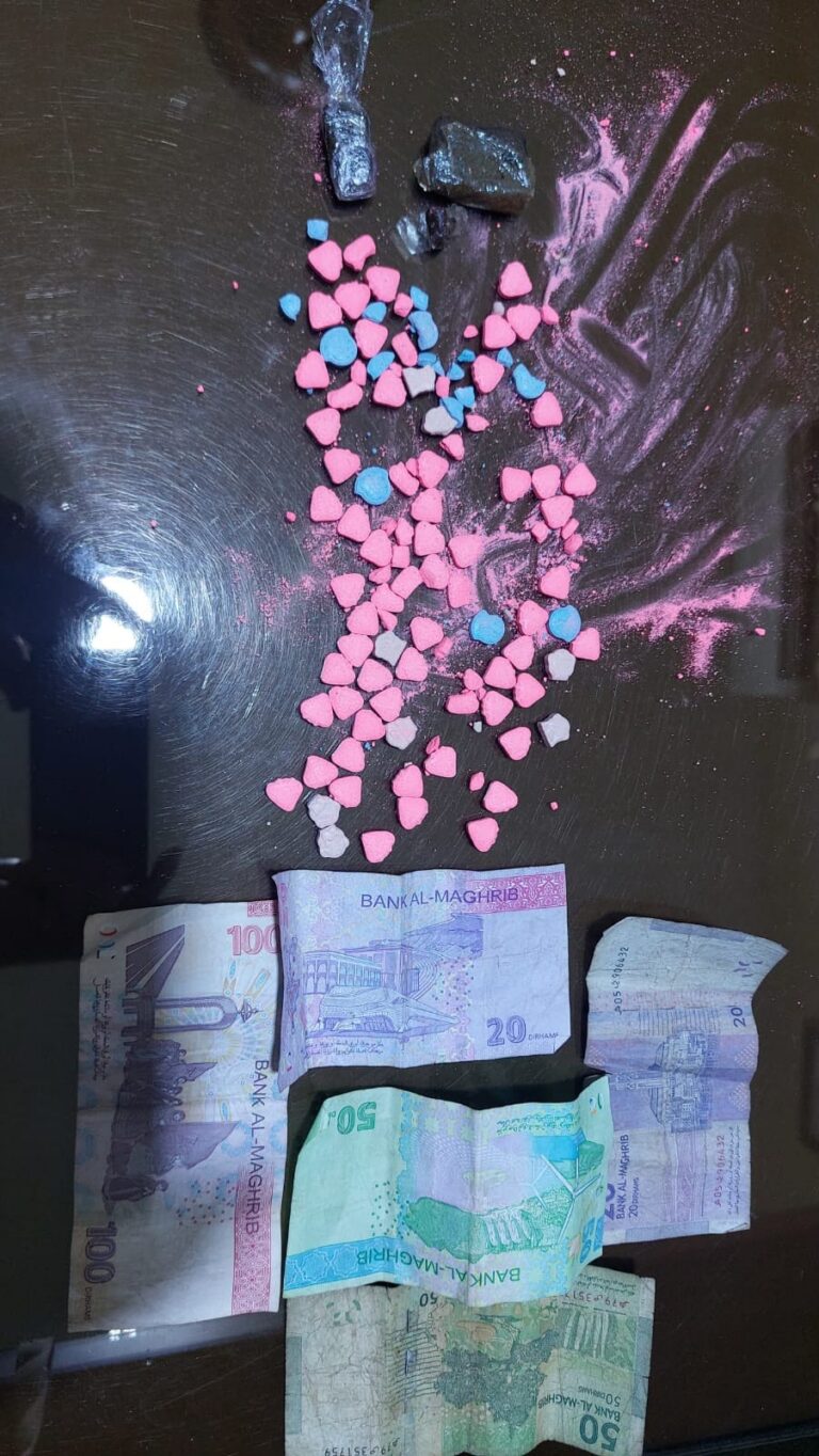 أولاد حمدان.. توقيف شخص متلبساً بترويج الإكستازي والشيرا وحجز 87 قرصاً مهلوساً