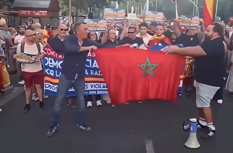 اعتداء على العلم المغربي بمدريد.. هيئة حقوقية تدين الاستفزاز وتطالب السلطات الإسبانية بفتح تحقيق