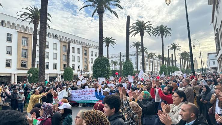 الخريجون المعطلون يصعّدون ضد وزارة الصحة ويطالبون بالإفراج عن مباريات التوظيف بالجهات المتبقية