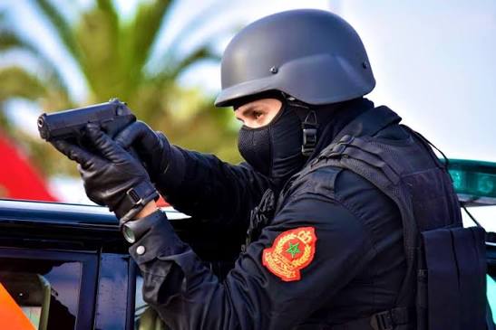 عرض أشخاصا للخطر بواسطة السلاح الأبيض.. رجل أمن يستعمل سلاحه الوظيفي لتوقيف جانح بتازة