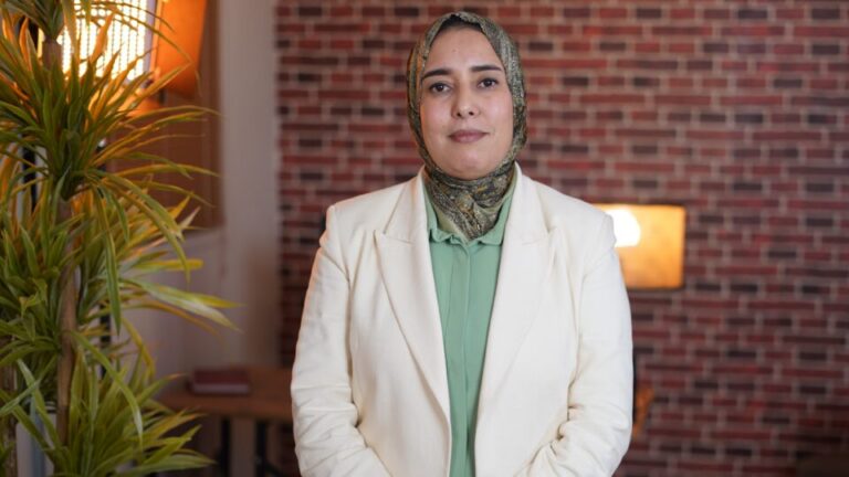 ماء العينين تتجه إلى القضاء لمواجهة صفحات تتهمها بالتشهير والإساءة