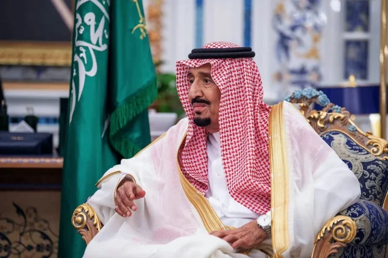 الملك محمد السادس يهنئ خادم الحرمين الشريفين