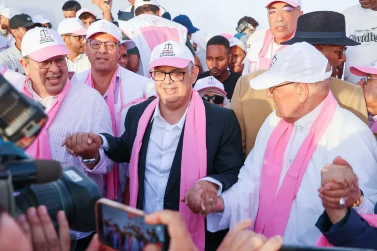 أزيد من 60 ألفاً في مهرجان الاستقلال بالعيون.. بركة يحشد أنصار «الميزان» ويرفع رهان الصدارة