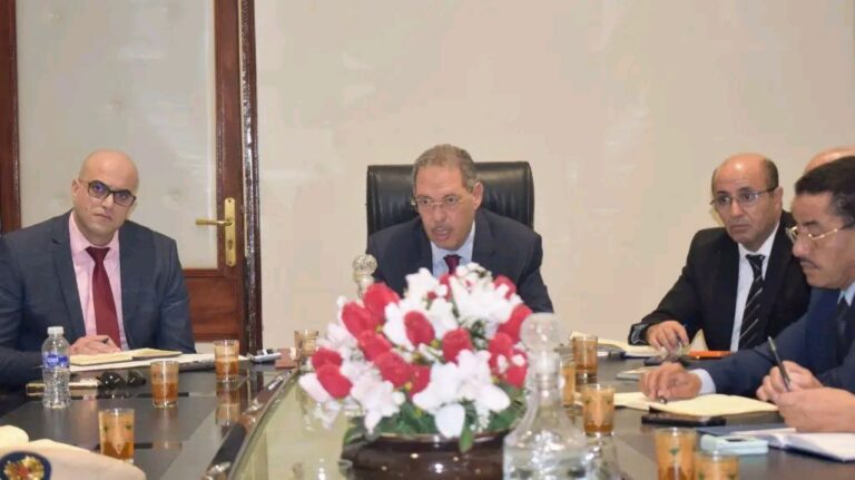 صفرو.. عامل الإقليم يعبئ السلطات والمصالح للتخفيف من آثار موجة البرد والثلوج