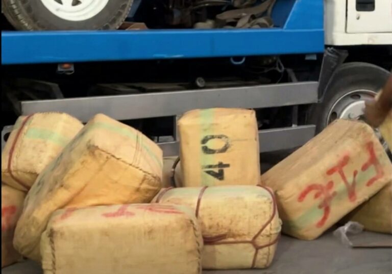إقليم آسفي.. حجز 18 رزمة من الحشيش داخل سيارة نفعية بقيادة أيير