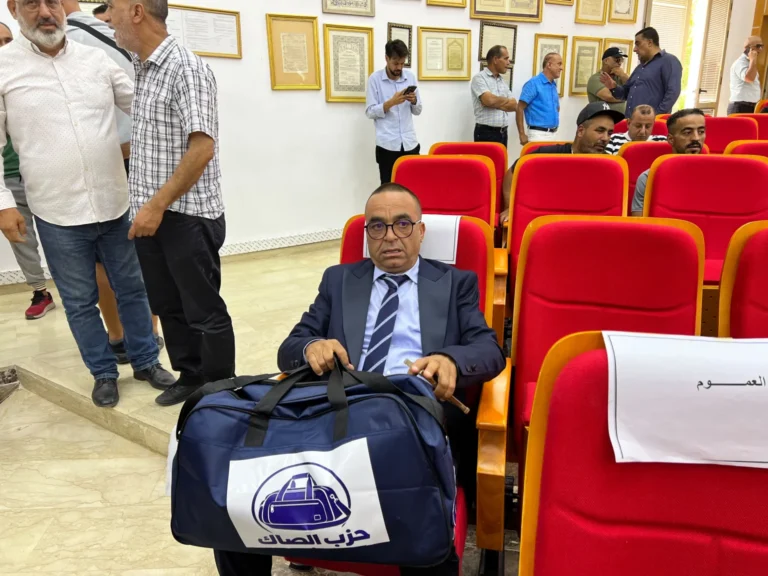 جبهة القوى الديمقراطية تجمد عضوية مستشار جماعي بفاس وتحيل ملفه على التأديب