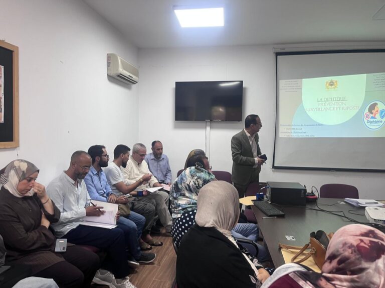 الخميسات.. دورة تكوينية حول داء الدفتيريا وتعزيز الاستجابة الوبائية واستدراك التلقيح