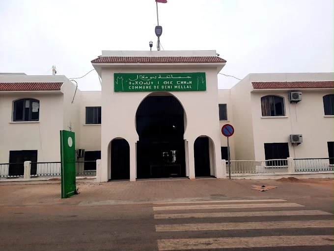 بعد معاينة وإنذار.. رئيس جماعة بني ملال يقرر إغلاق وحدة بالمنطقة الصناعية إلى حين تسوية وضعيتها وتصحيح وضعها البيئي