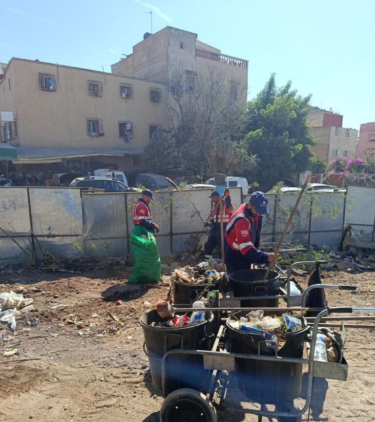 حملة نظافة واسعة بمحيط مقبرة سيدي الخدير بالحي الحسني في الدار البيضاء
