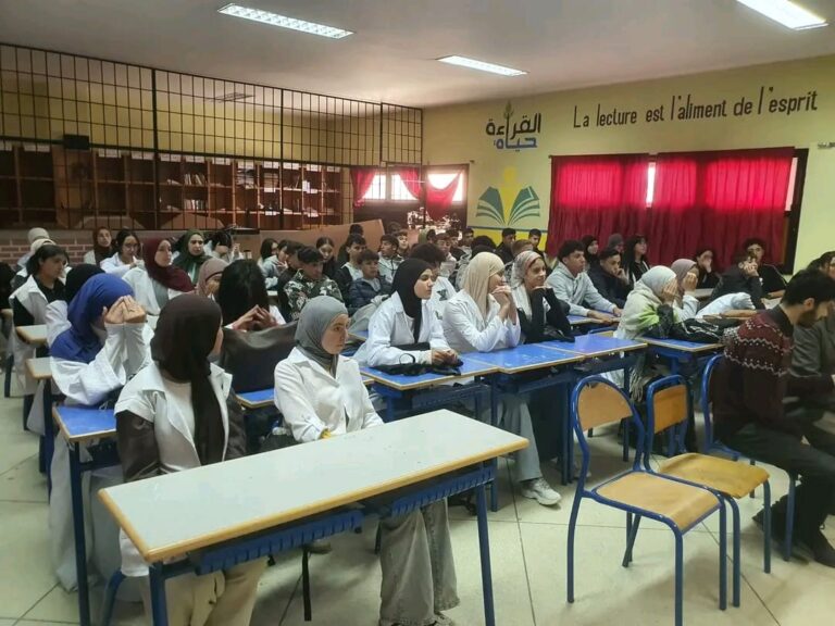 الحسيمة ..ثانوية الفارابي التأهيلية بإساكن تخلّد الذكرى الأولى لعيد الوحدة بنشاط ثقافي وتربوي