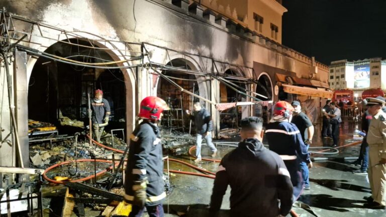 وجدة.. حريق مهول يلتهم 6 محلات بسوق باب عبد الوهاب