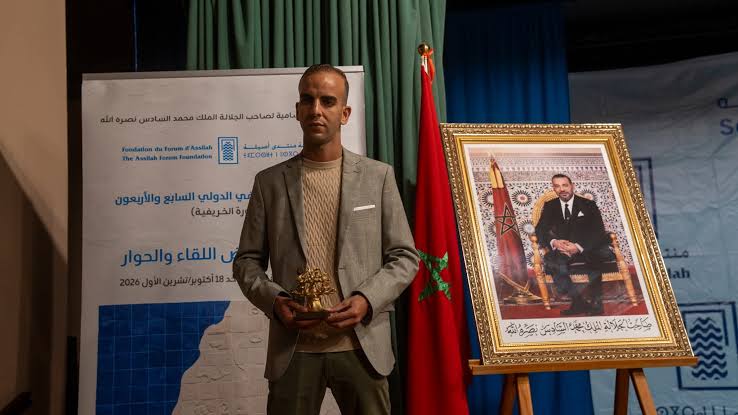 الأمن الوطني يحتفي بالشرطي بوبكر لمليتي بعد فوزه بجائزة بلند الحيدري للشعراء الشباب