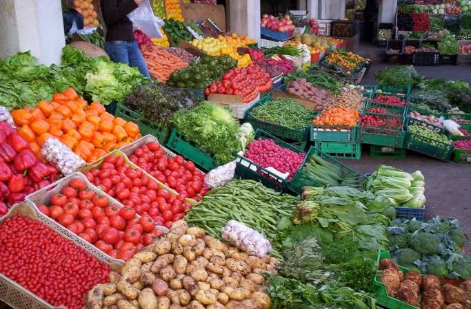 خطة حكومية لإعادة ضبط أسعار المواد الغذائية عبر إحداث 6 شركات جهوية للتوزيع