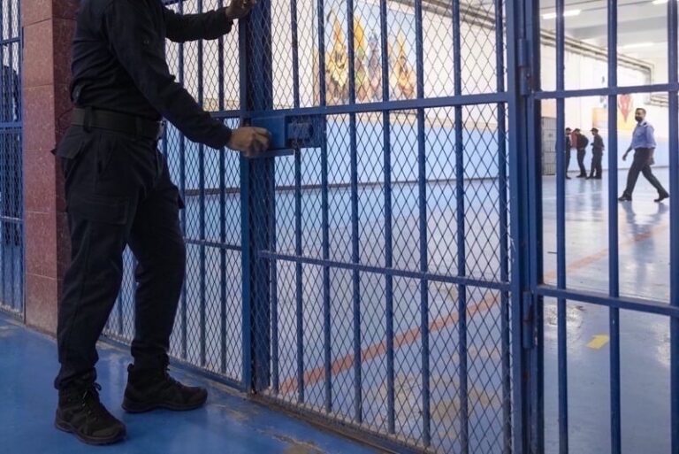 فاس.. السجن 4 سنوات لطالب أدين بالتحريض على النزوح الجماعي نحو سبتة