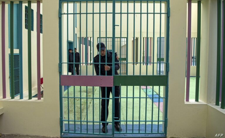 آخر معتقلي أحداث إكديم إزيك ينهي إضرابه عن الطعام