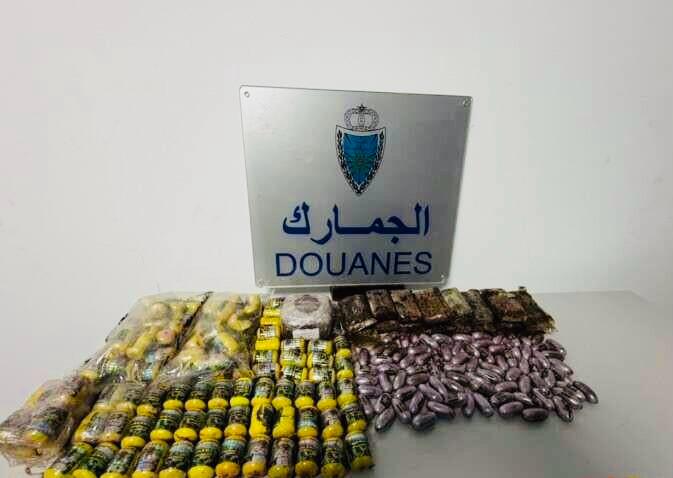 إحباط محاولة تهريب 6.2 كيلوغرام من الشيرا بمعبر باب سبتة وتوقيف شاب